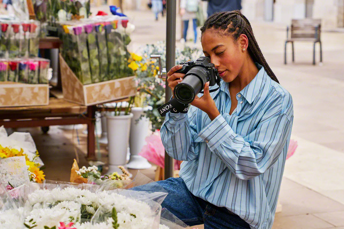 Sony RX10 V | 24–600 mm* High-zoom Camera with Real-time Recognition AF, 20.1 MP Sensor and 30 fps blackout-free burst shooting | DSC-RX10M5 - Image 6
