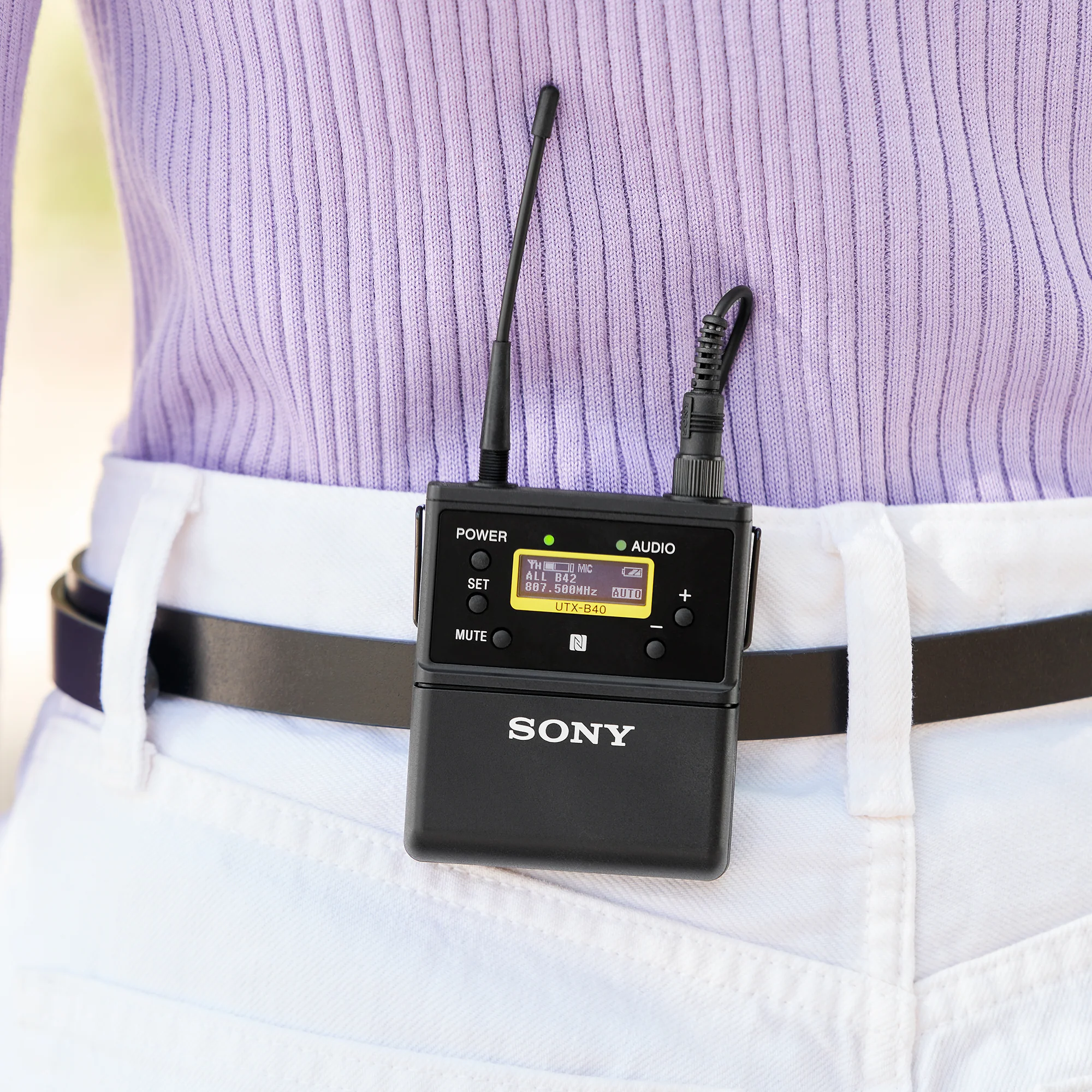 Sony UWP-D21 Camera-Mount Wireless Omni Lavalier Microphone System - Image 4